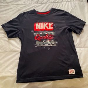 Nice style T shirt that can pair with any pants and shoes.